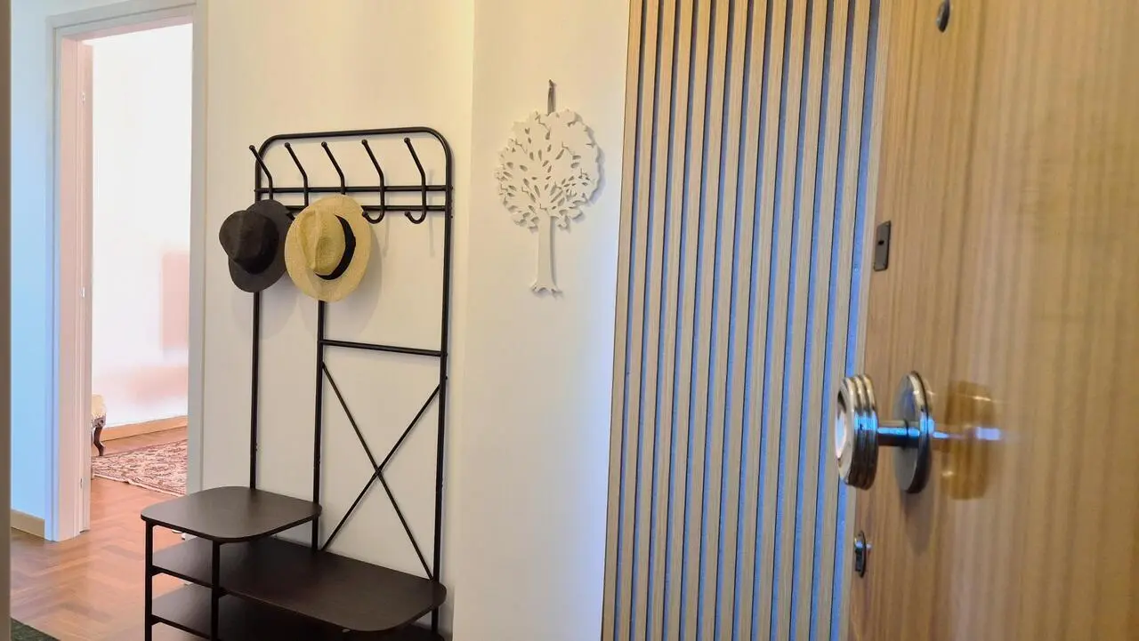 Single Bedroom in a 3-Bedroom Apartment