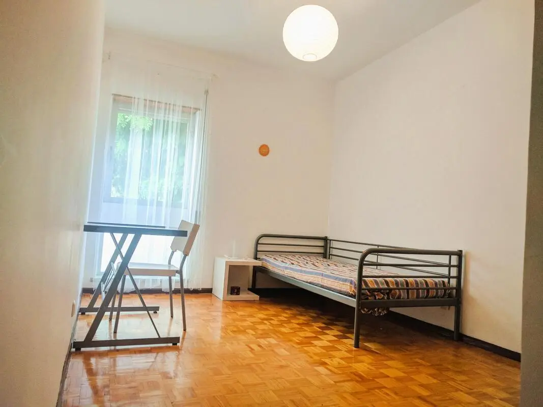Single room in an apartment next to the hospital in Castelo Branco