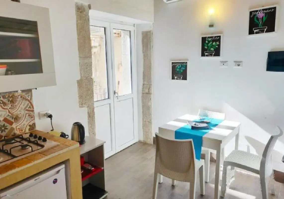 Charmy Apartment near the Temple of Apollo