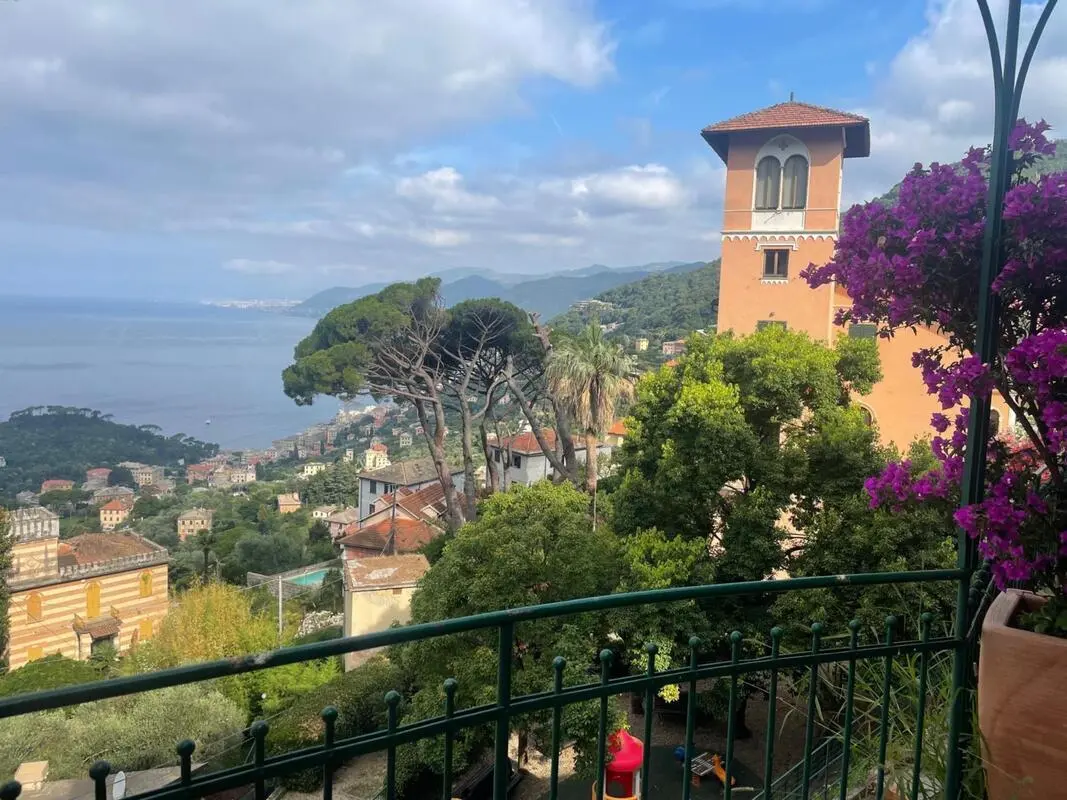 Twin bedroom in a spacious apartment