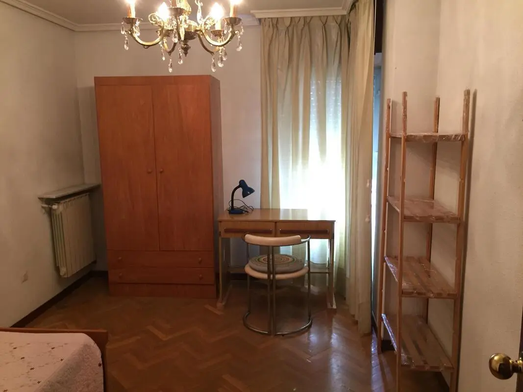 Bedroom for students near Facultad de Ciencias Económicas y Empresariales