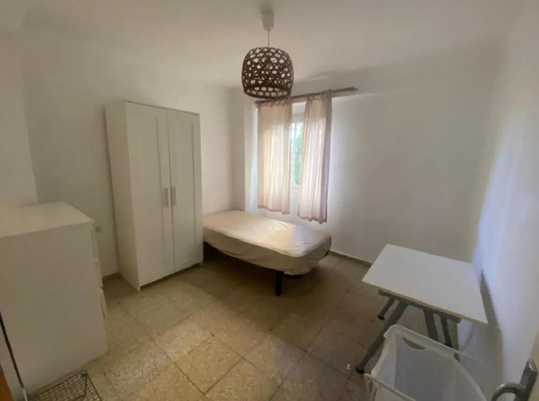Bright Single Bedroom close to Portada Alta Metro