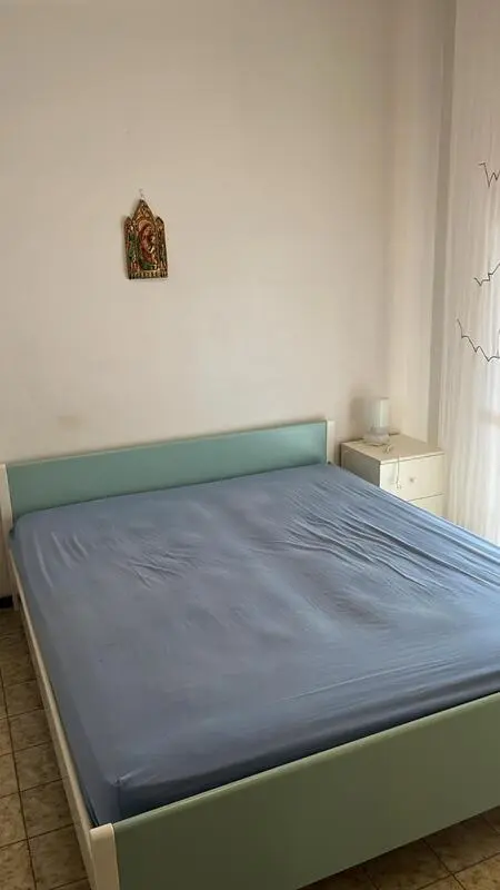 Bright 2-bedroom apartment close to the beach and well connected to the city center