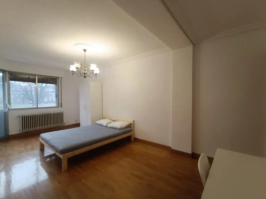 Lovely double bedroom near the centre of Pamplona