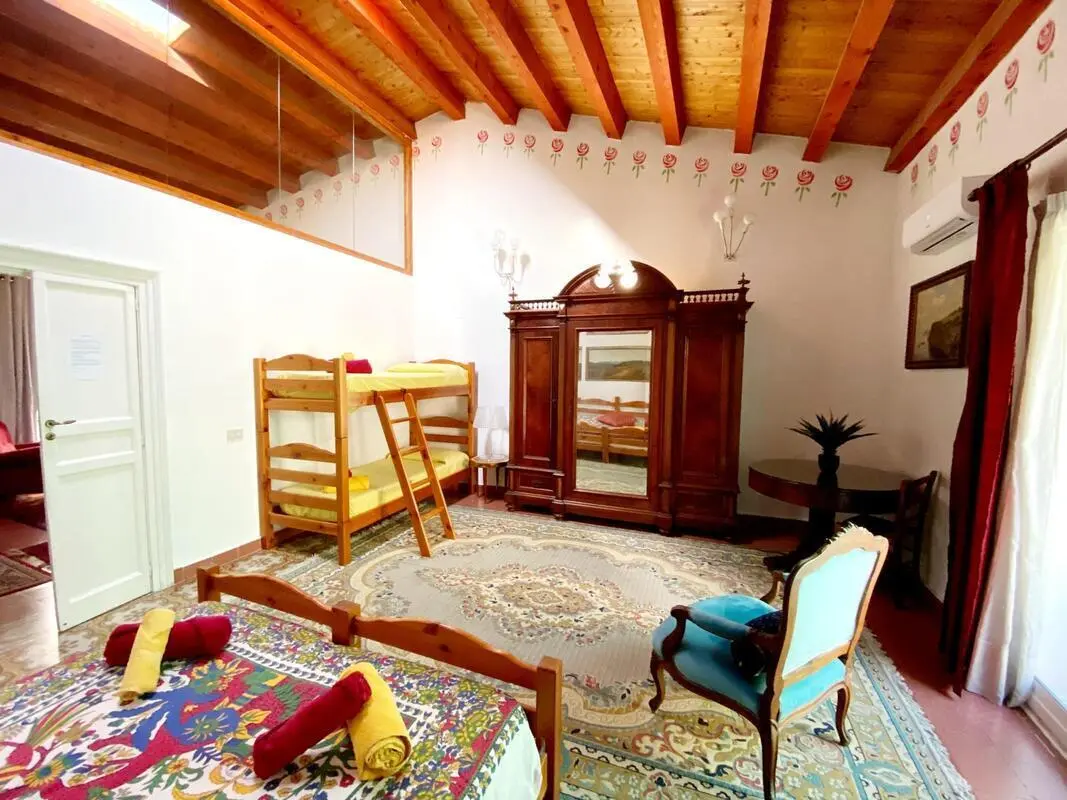 Quiet and welcoming double bedroom in Palermo's historic center