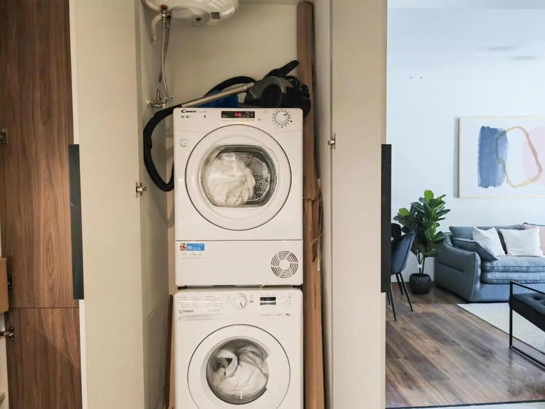 Ako25 - Bright and Beautiful by Acropolis with balcony