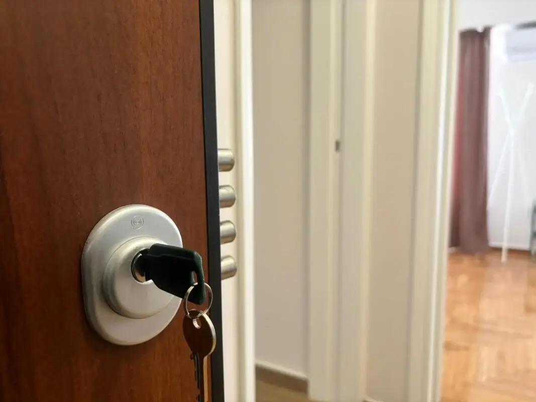 Delightful Double Bedroom close to Pedion tou Areos City Park