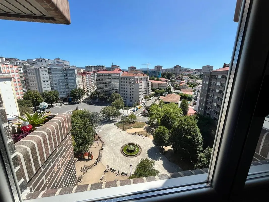 Comfortable double bedroom well connected to the university and the city center