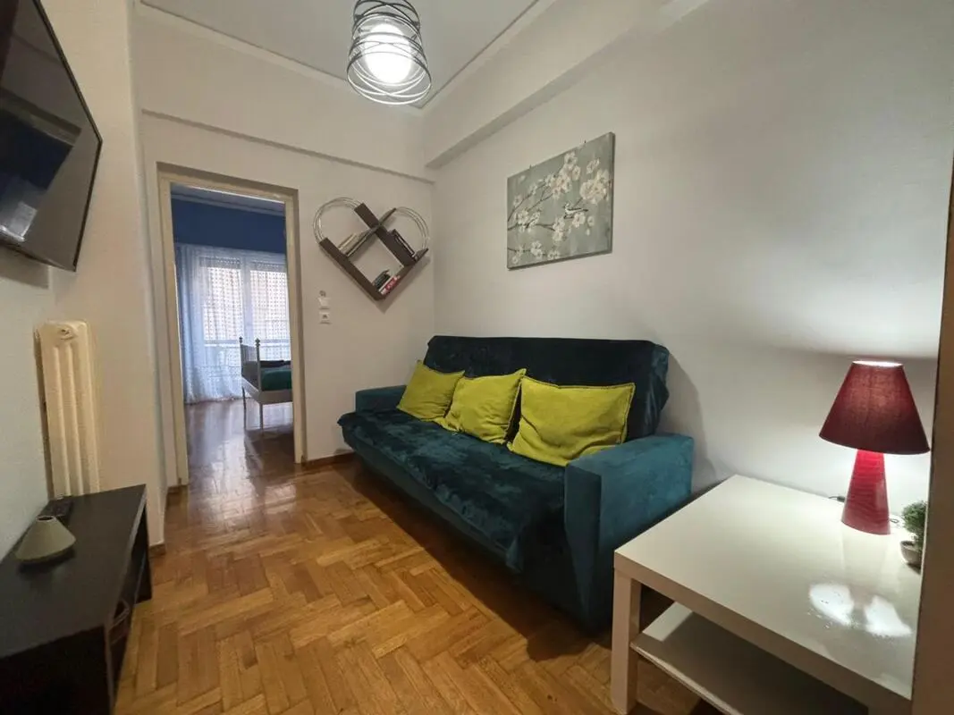 Exciting Double Bedroom with a balcony close to Biktṓria Metro