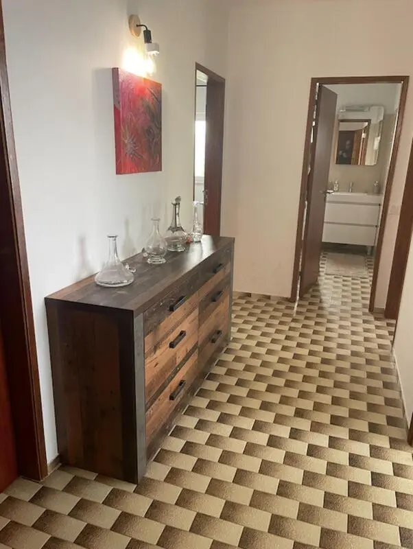 Welcoming double bedroom, with a balcony in Quinta do Anjo