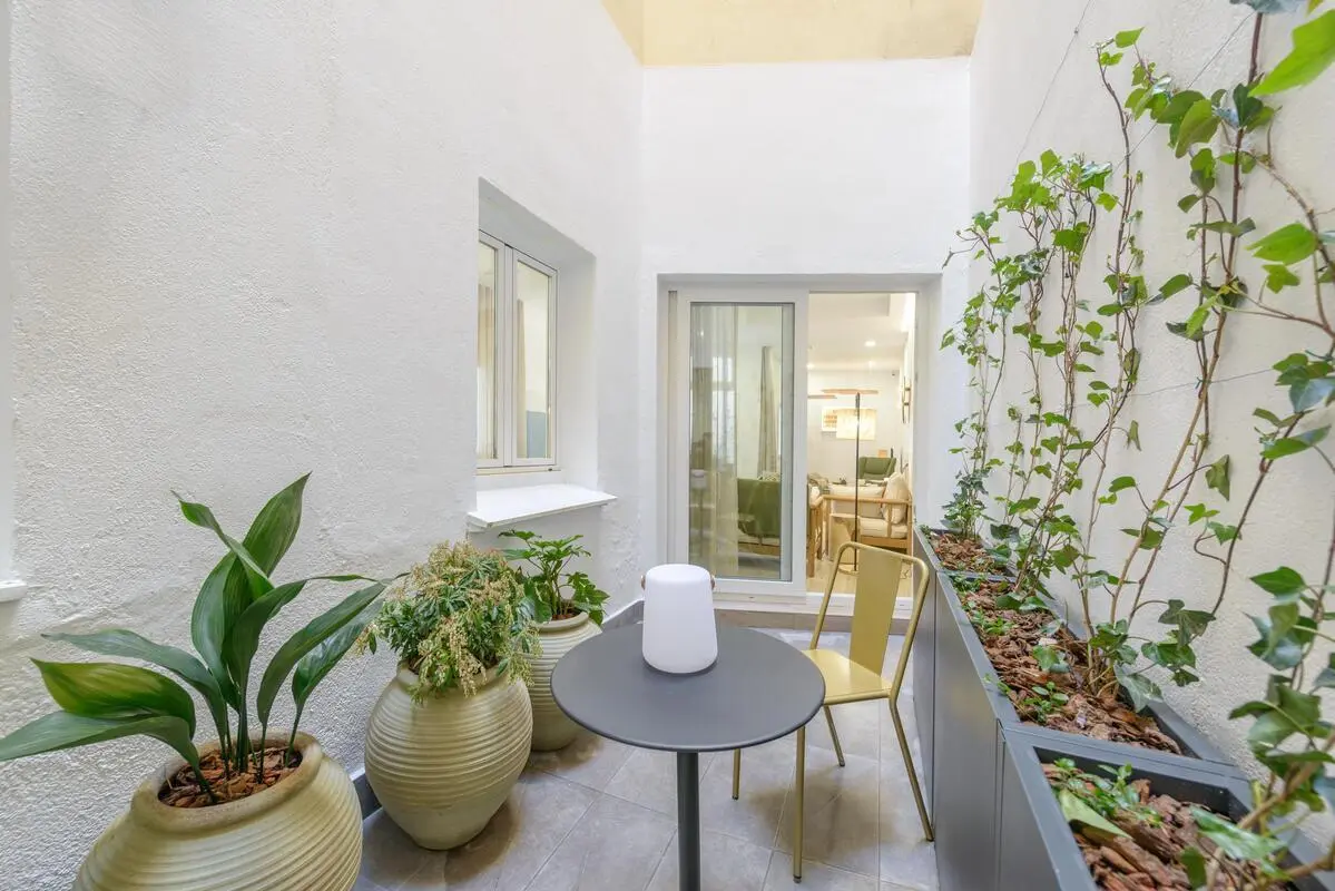 Bedroom with shared bathroom in Avenida de América Coliving