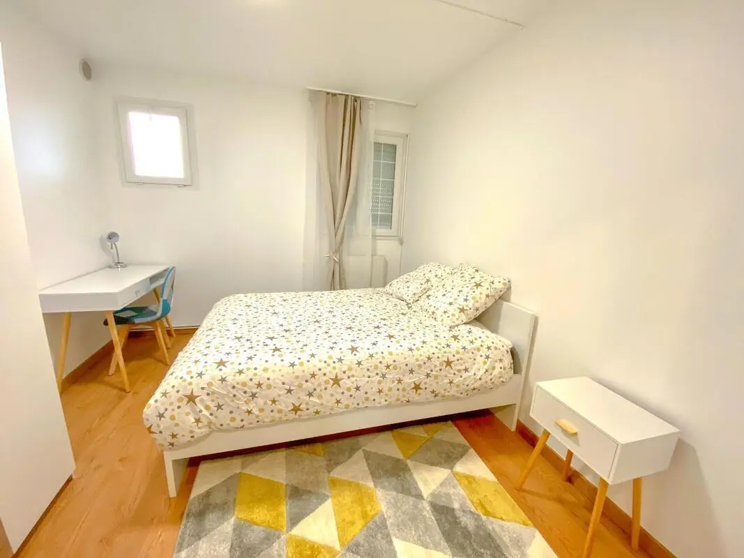 Comfy double bedroom near the Gare de Rosny Bois Perrier