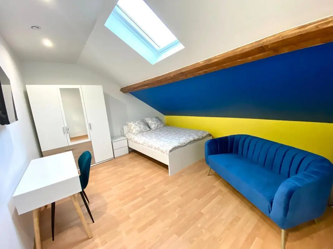 Charming double bedroom near the Le Chénay train station