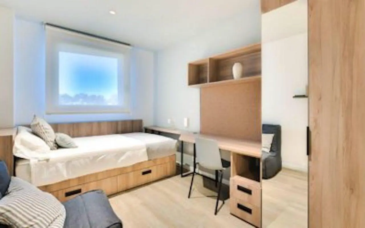 Bed in a comfy twin ensuite bedroom in student-friendly area in Getafe