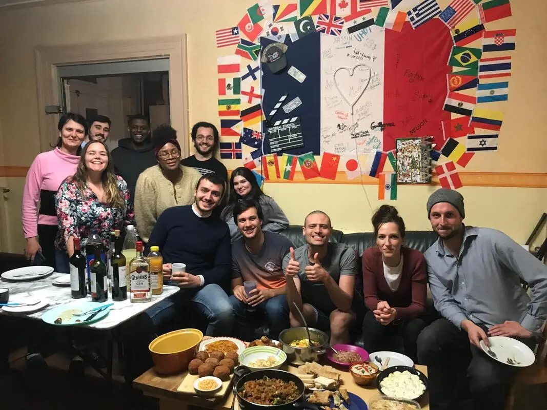 Lovely single bedroom in student house