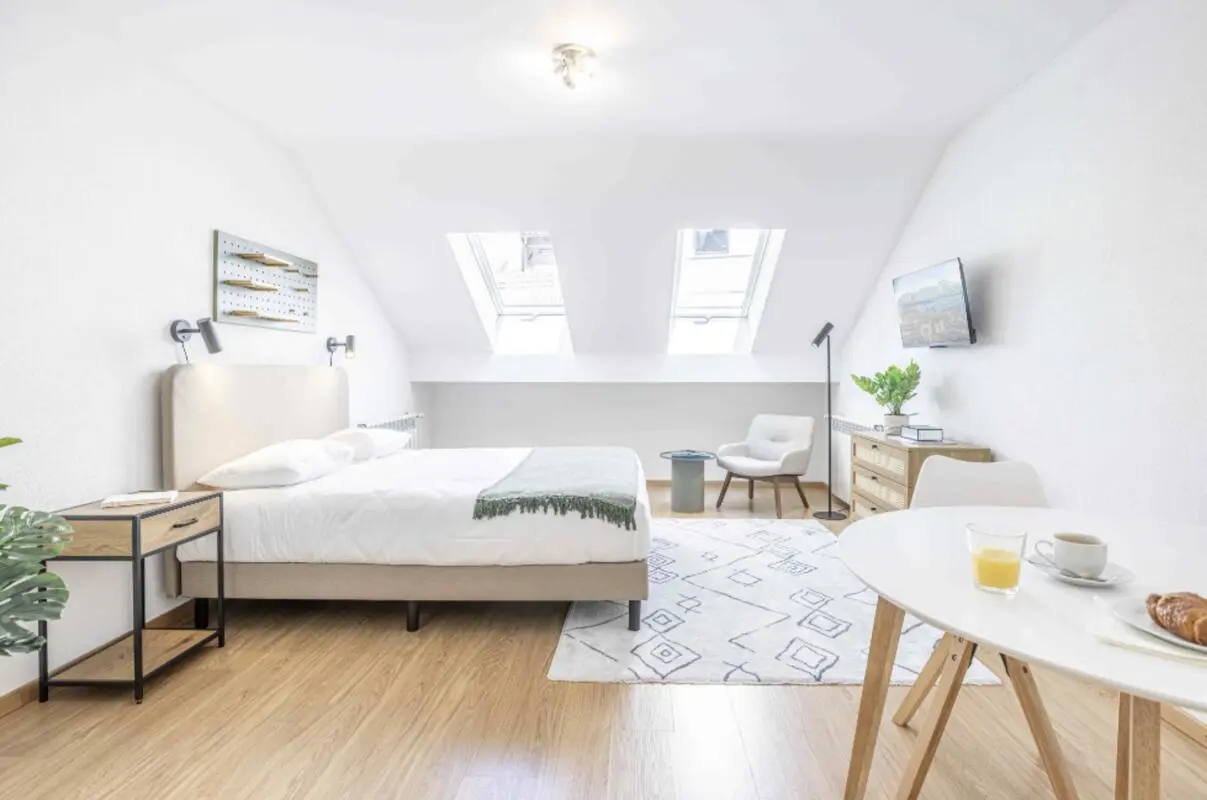 HH, Swiss, Lausanne, Saint-Laurent 33-35, n511