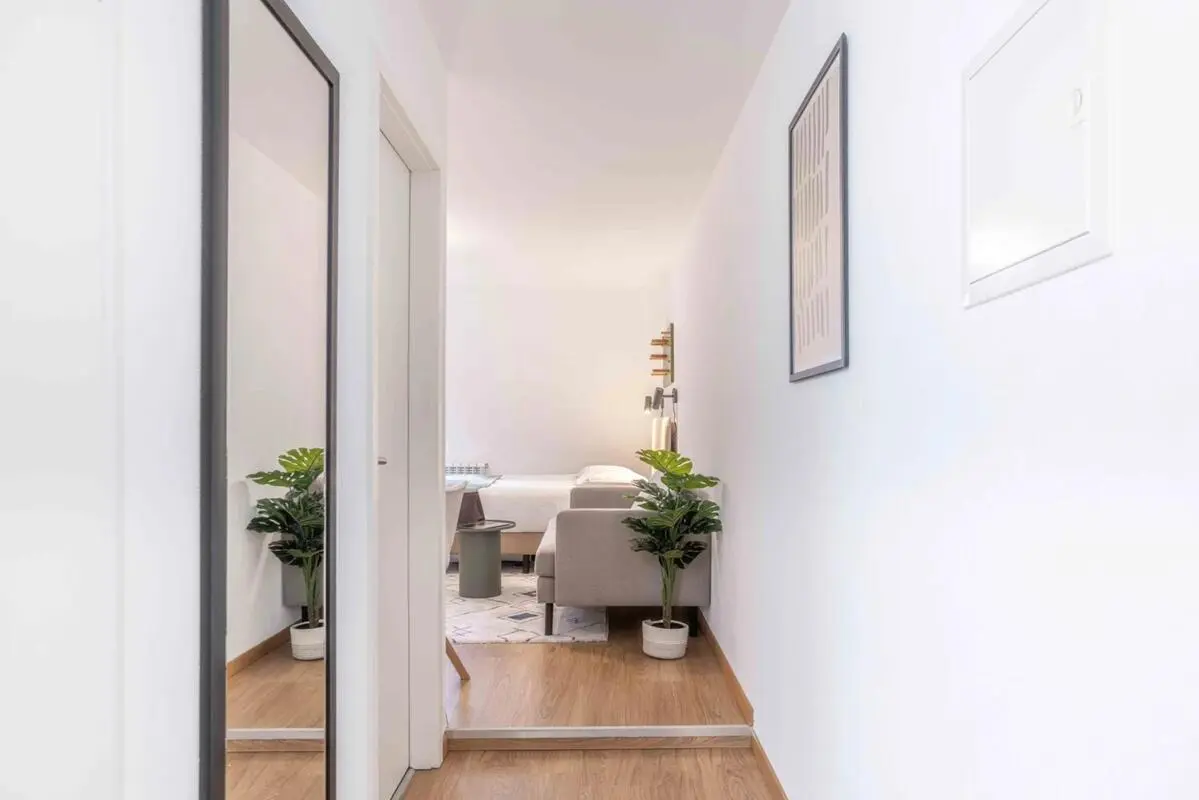 HH, Swiss, Lausanne, Saint-Laurent 33-35, n502