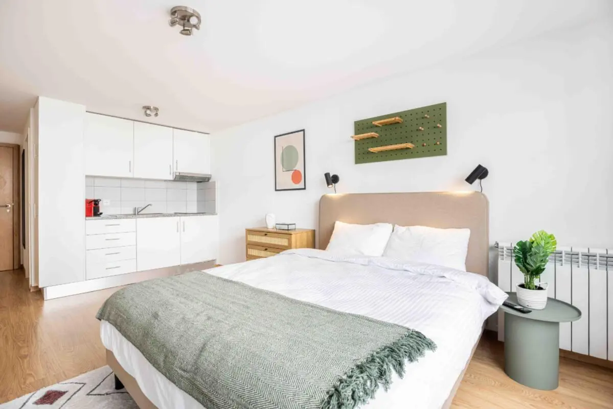 HH, Swiss, Lausanne, Saint-Laurent 33-35, n102