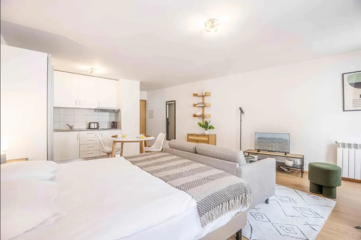 HH, Swiss, Lausanne, Saint-Laurent 33-35, n401