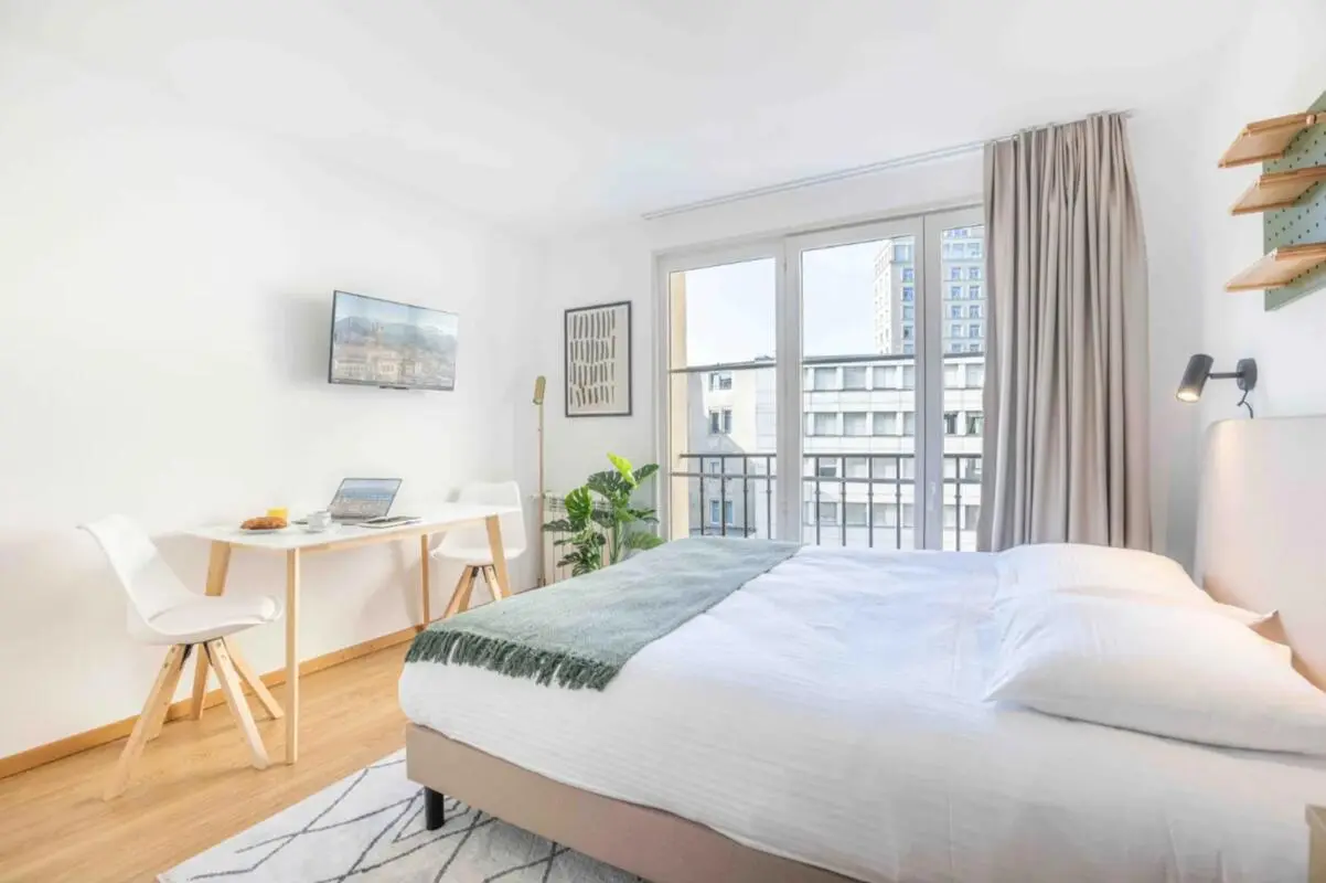 HH, Swiss, Lausanne, Saint-Laurent 33-35, n404