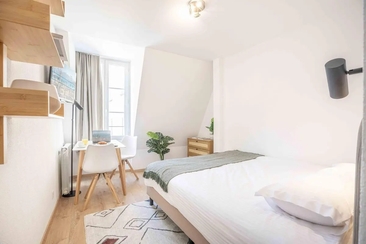 HH, Swiss, Lausanne, Saint-Laurent 33-35, n503