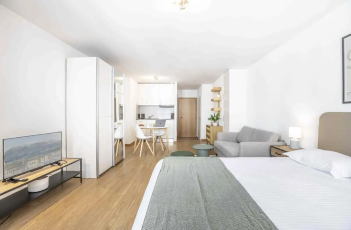 HH, Swiss, Lausanne, Saint-Laurent 33-35, n411