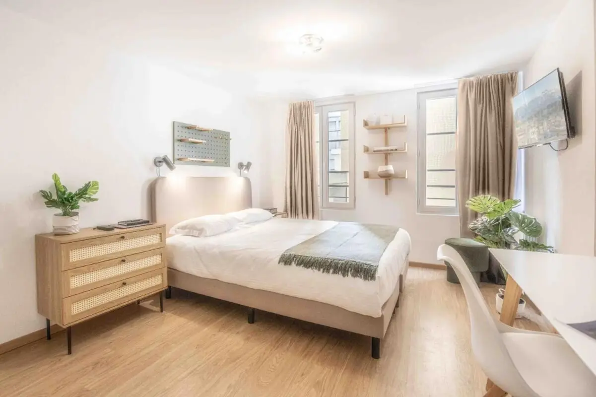 HH, Swiss, Lausanne, Saint-Laurent 33-35, n412