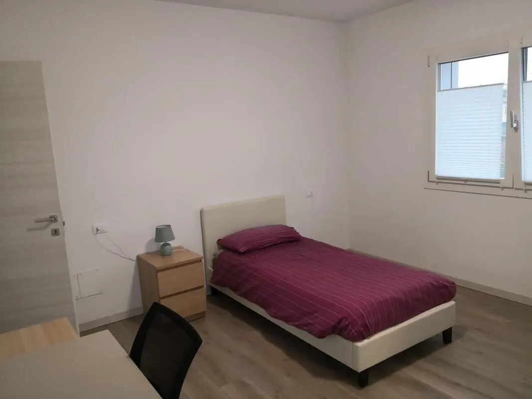 Comfy Single bedroom in 4-bedroom apartment well connected to the centre