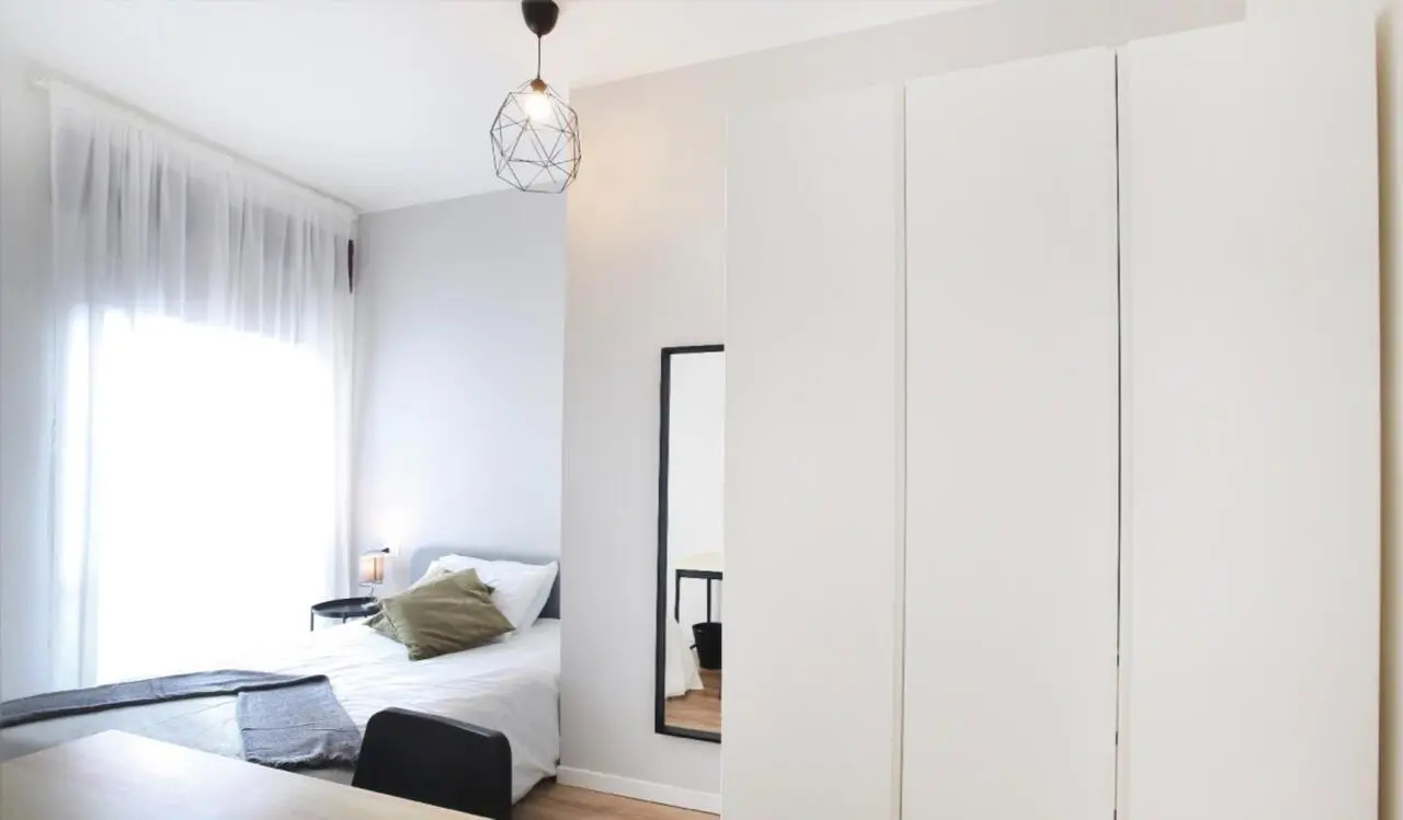 Cool double bedroom steps from Parco Giardino Ducale Estense Cool double bedroom steps from Parco Giardino Ducale Estense