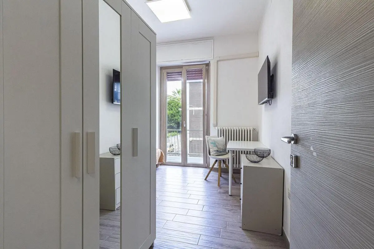 Double Ensuite Bedroom in a 6-bedroom flat near Vanni Stadium